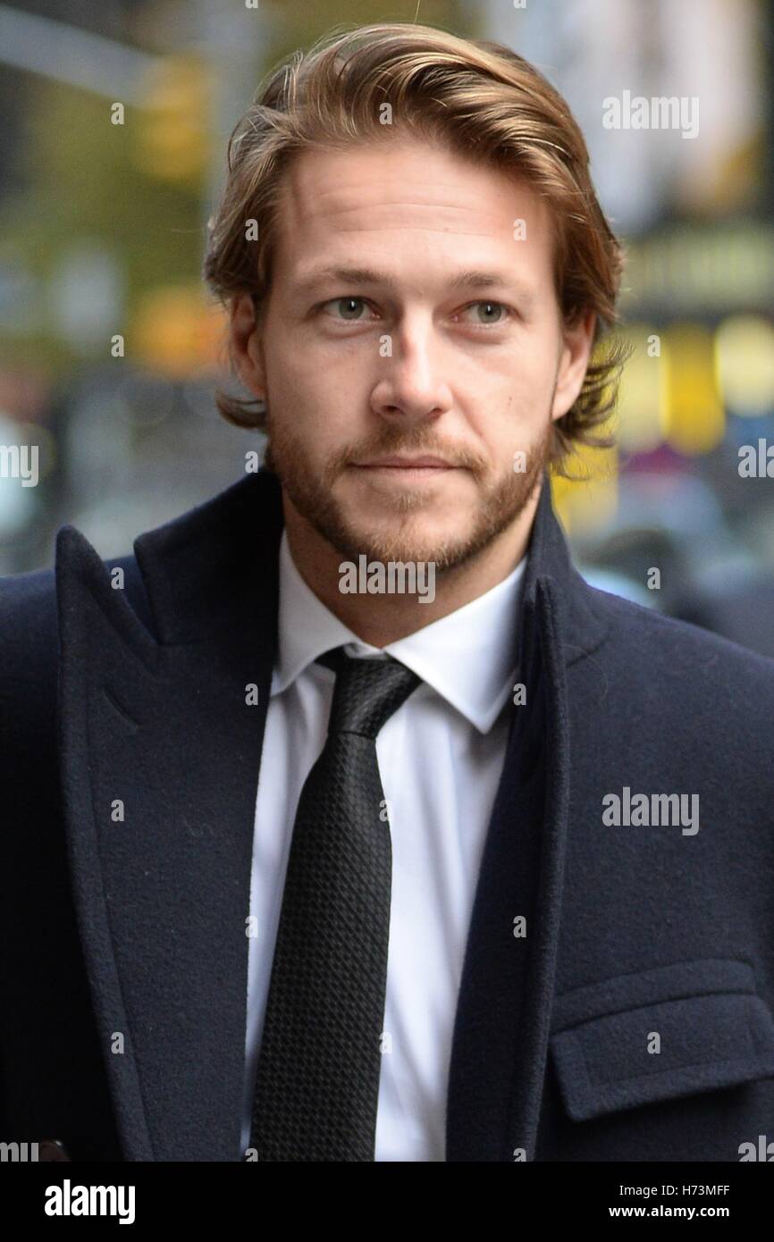 New York, NY, USA. 1er novembre 2016. Luke Bracey aux arrivées pour le Late Show avec Stephen Colbert - Arrivées, l'Ed Sullivan Theater, New York, NY Le 1 novembre 2016. Credit : Kristin Callahan/Everett Collection/Alamy Live News Banque D'Images