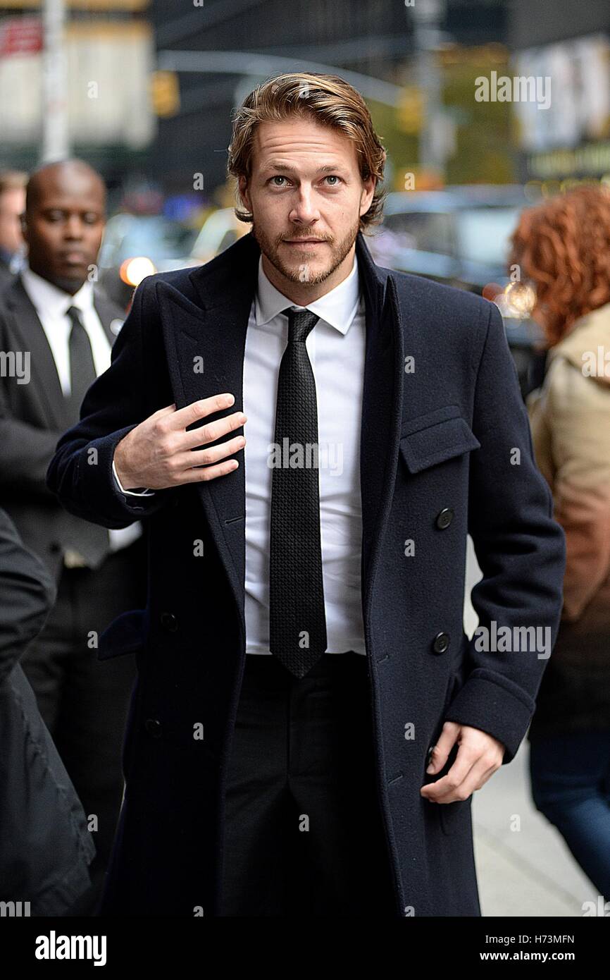 New York, NY, USA. 1er novembre 2016. Luke Bracey aux arrivées pour le Late Show avec Stephen Colbert - Arrivées, l'Ed Sullivan Theater, New York, NY Le 1 novembre 2016. Credit : Kristin Callahan/Everett Collection/Alamy Live News Banque D'Images