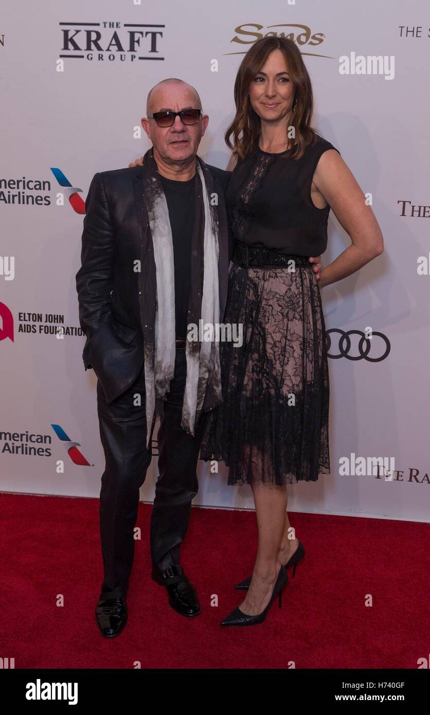 New York, NY, USA. 2e Nov, 2016. Bernie Taupin, Heather Taupin aux arrivées d'Elton John AIDS Foundation's 15th Annual une vision durable, Cipriani Wall Street, New York, NY Le 2 novembre 2016. Crédit : Lev Radin/Everett Collection/Alamy Live News Banque D'Images