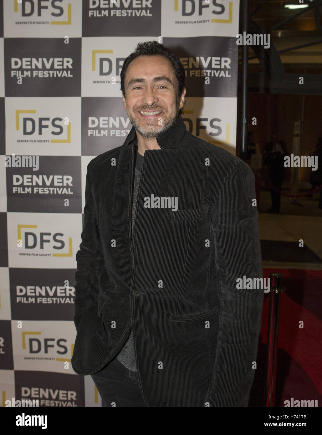 D'Onu Cuento de Circo DEMIAN LE BICHIR, marche le tapis rouge pour le lancement de la Denver Film Festivals première de La La Land au Ellie Caulkins Opera House mercredi soir. 2e Nov, 2016. © Hector Acevedo/ZUMA/Alamy Fil Live News Banque D'Images