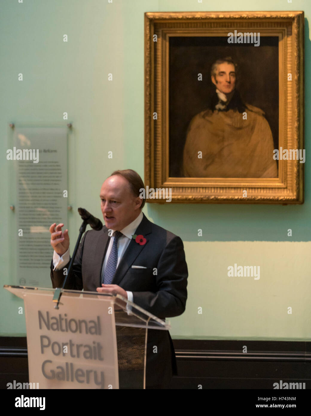 Londres, Royaume-Uni. 3 novembre 2016. Le professeur Andrew Roberts, historien, parle à l'occasion du lancement d'un appel au public par le Musée National du portrait d'acquérir sir Thomas Lawrence's last portrait du duc de Wellington. Le portrait a été offerte à la National Portrait Gallery pour GBP1.3m, avec la galerie à la recherche d'obtenir le dernier GBP300k par appel public. Crédit : Stephen Chung / Alamy Live News Banque D'Images