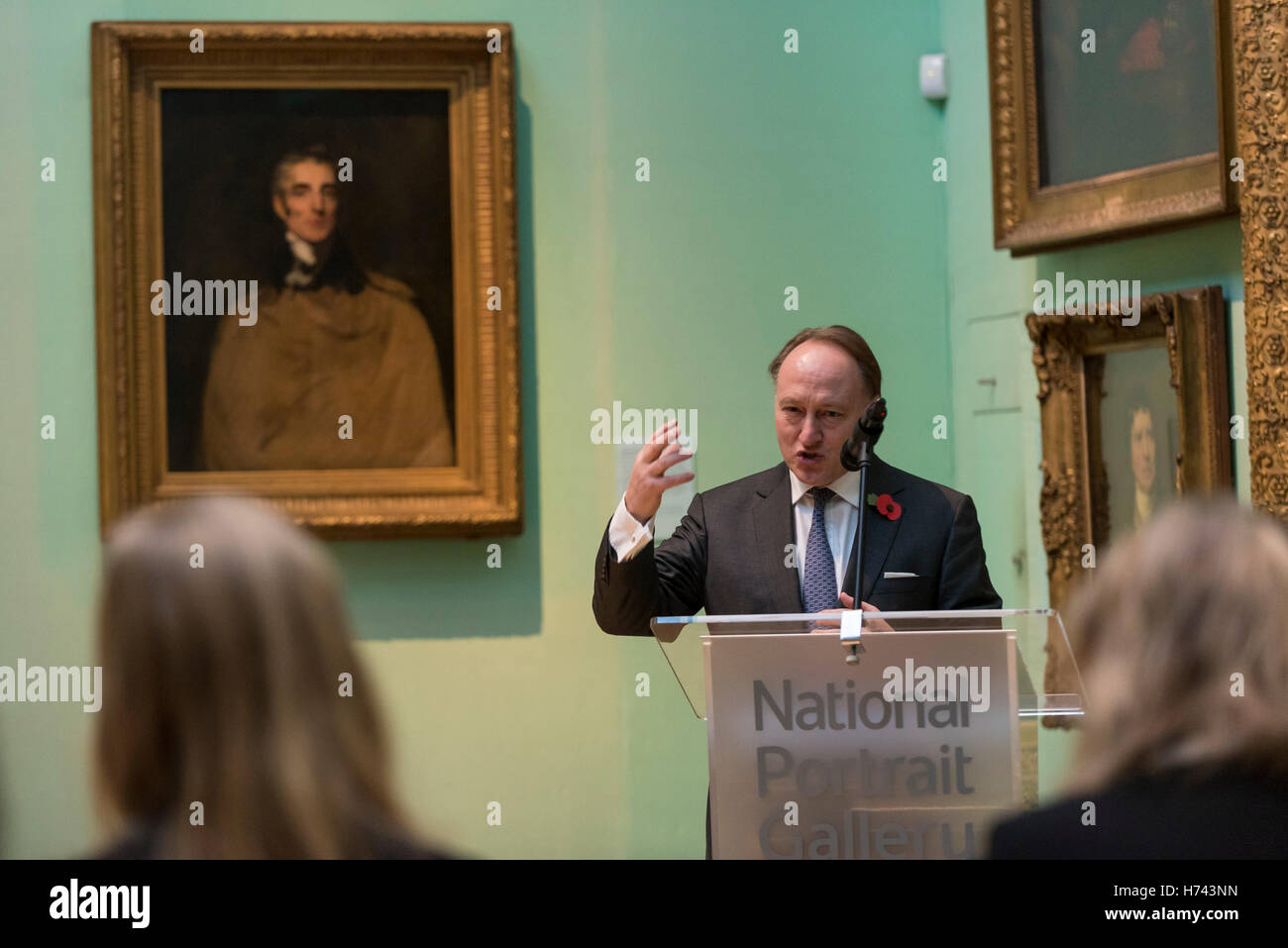Londres, Royaume-Uni. 3 novembre 2016. Le professeur Andrew Roberts, historien, parle à l'occasion du lancement d'un appel au public par le Musée National du portrait d'acquérir sir Thomas Lawrence's last portrait du duc de Wellington. Le portrait a été offerte à la National Portrait Gallery pour GBP1.3m, avec la galerie à la recherche d'obtenir le dernier GBP300k par appel public. Crédit : Stephen Chung / Alamy Live News Banque D'Images