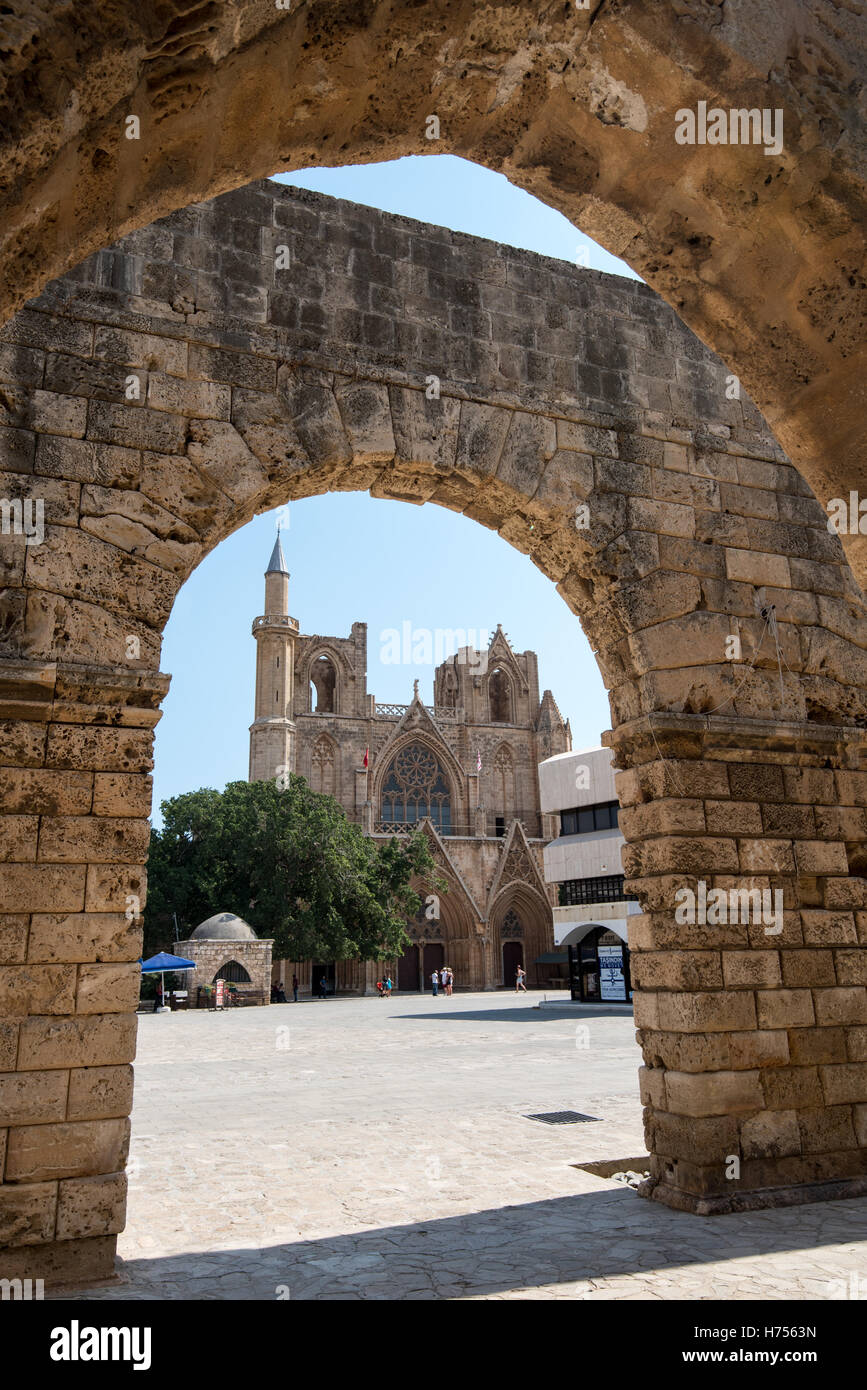 Cathédrale de Saint Nicholas ou Lala Mustafa Pacha Mosquée de Famagouste à Chypre dans le mur Banque D'Images