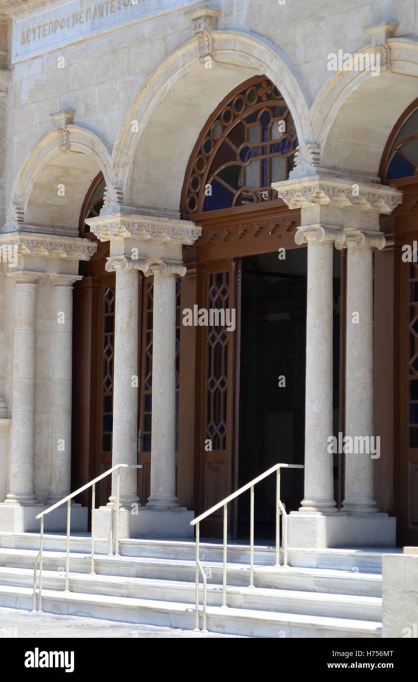 Entrée Cathédrale Agios Minas à Héraklion, Crète, Grèce Banque D'Images