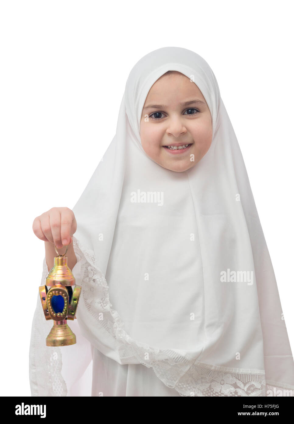 Jeune fille musulmane en blanc hijab avec Ramadan Lantern isolé sur fond blanc Banque D'Images