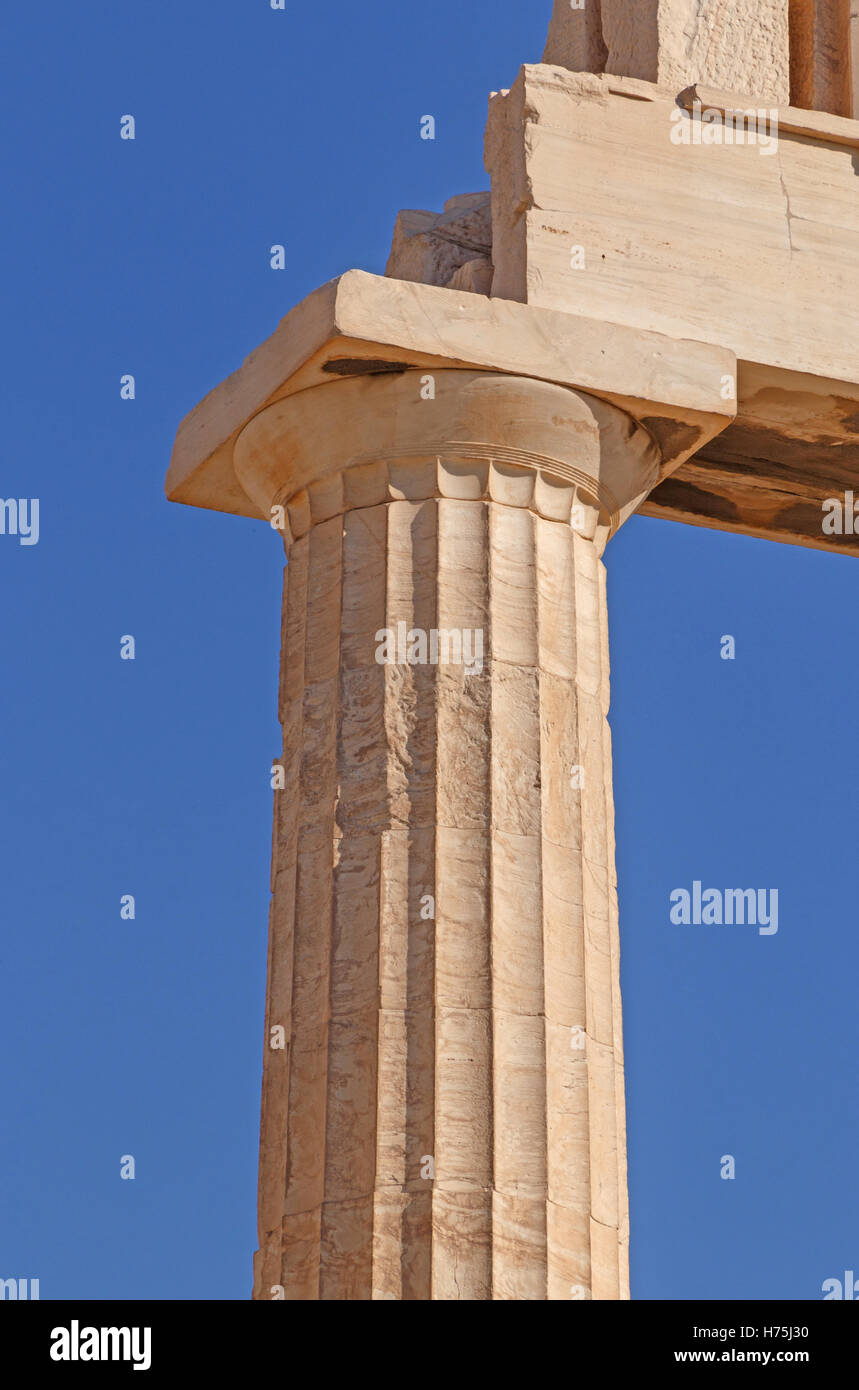 Colonne du temple du Parthénon à Athènes Banque D'Images