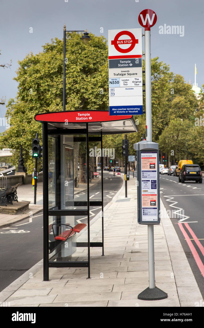 Arrêt de bus, Londres, Angleterre, Banque D'Images