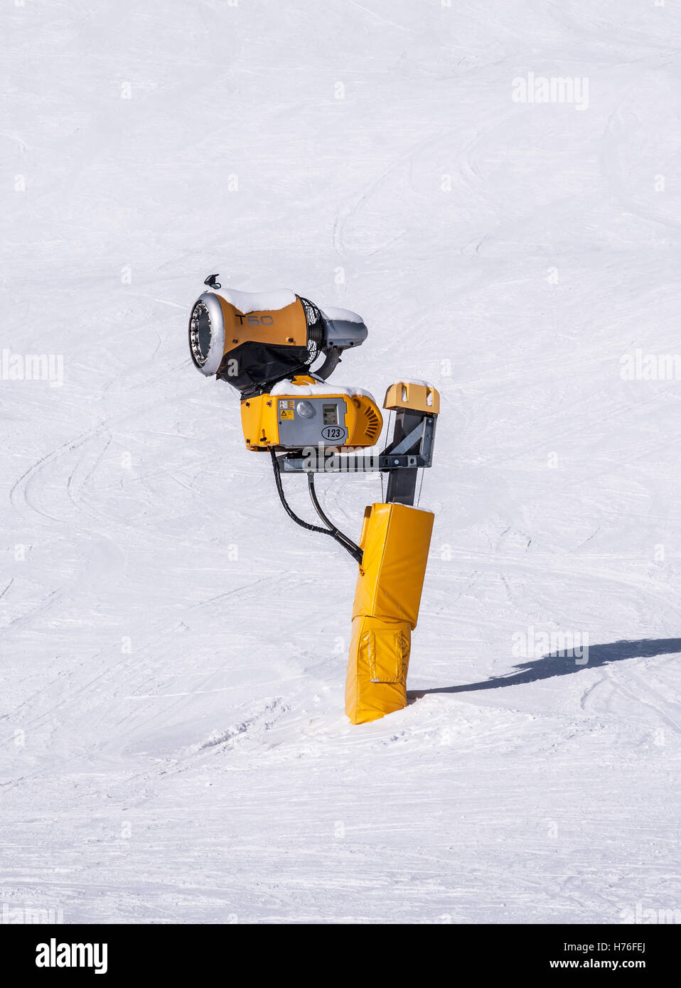 Machine à neige, appelé aussi canon à neige canon à neige ou dans les Alpes autrichiennes près de Solden Banque D'Images