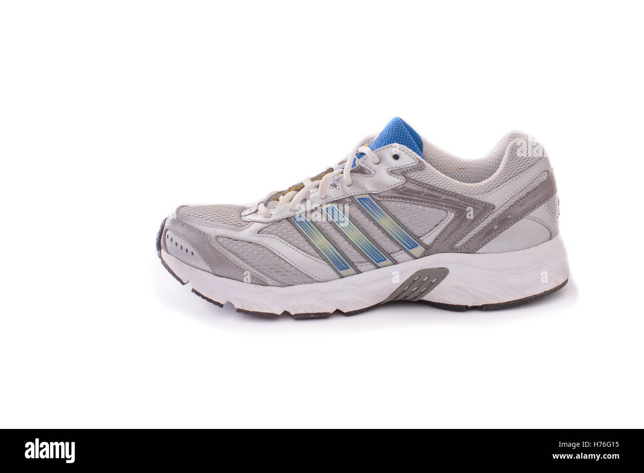 Une chaussure de course - sneaker - formateur, en gris et bleu Banque D'Images Une chaussure de course - sneaker - formateur, en gris et bleu Banque D'Images