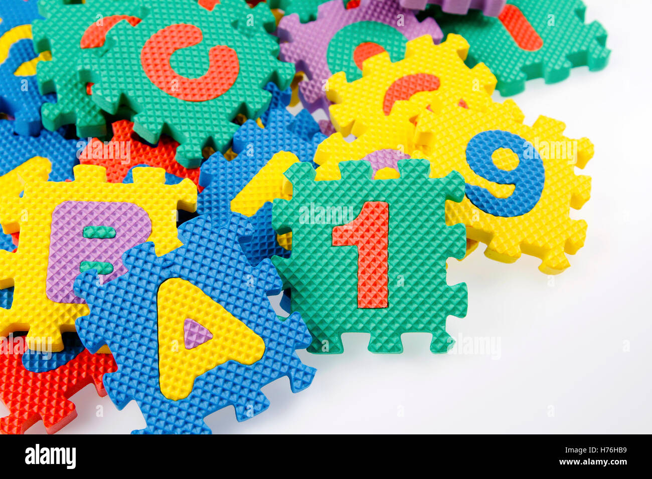 Alphabet et le nombre des pièces de puzzle Banque D'Images