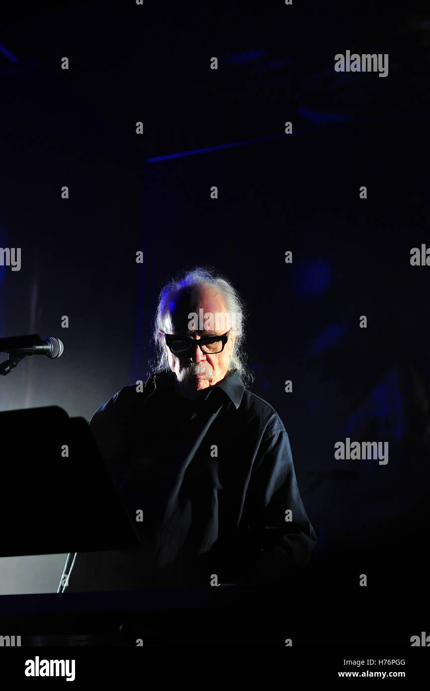 28 octobre 2016 Liverpool, en Angleterre. Hollywood Film Réalisateur John Carpenter réalise les voies de son album Thèmes perdu. Banque D'Images