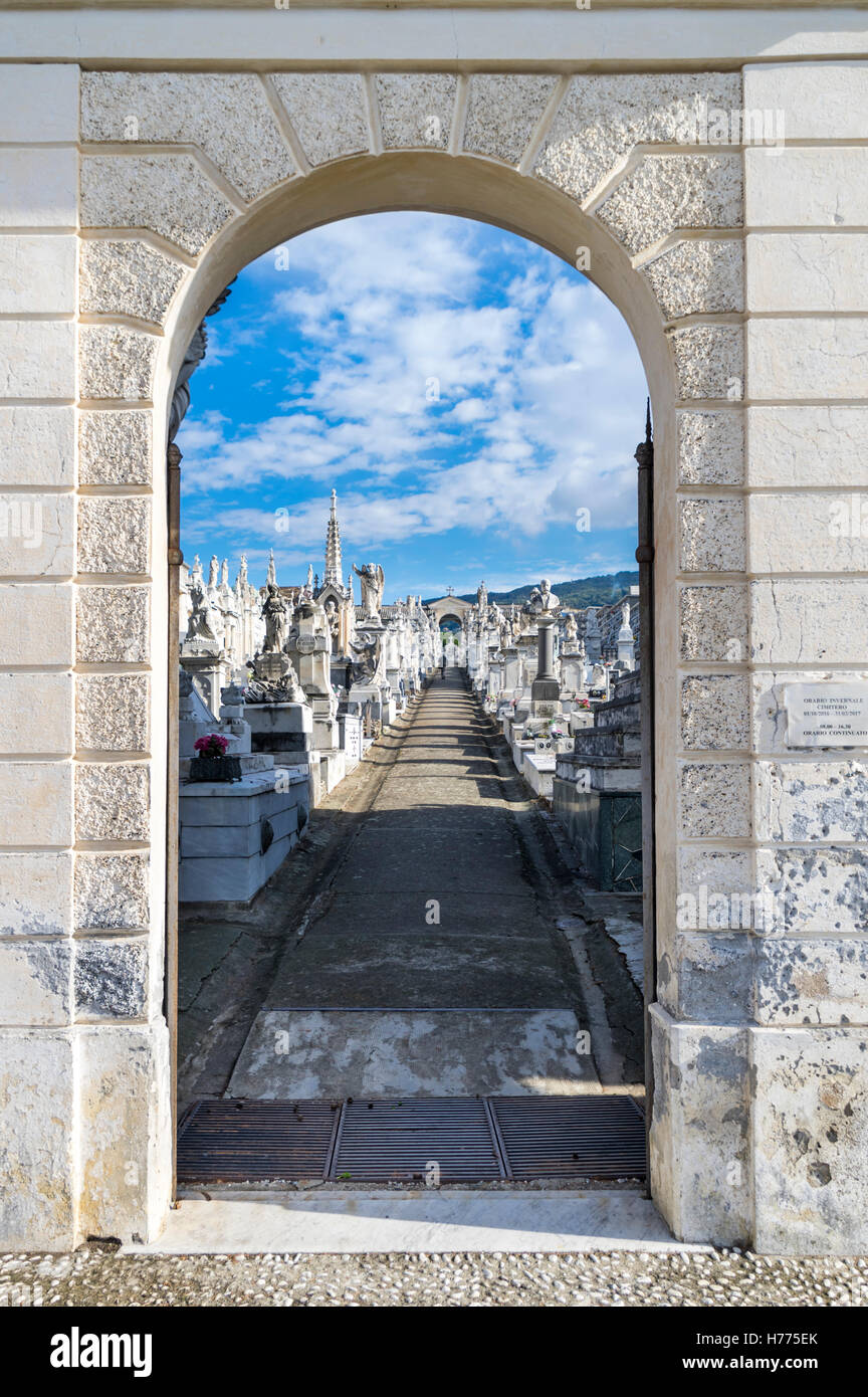 Tombe au cimetière de Lavagna, Ligurie, Italie. Banque D'Images