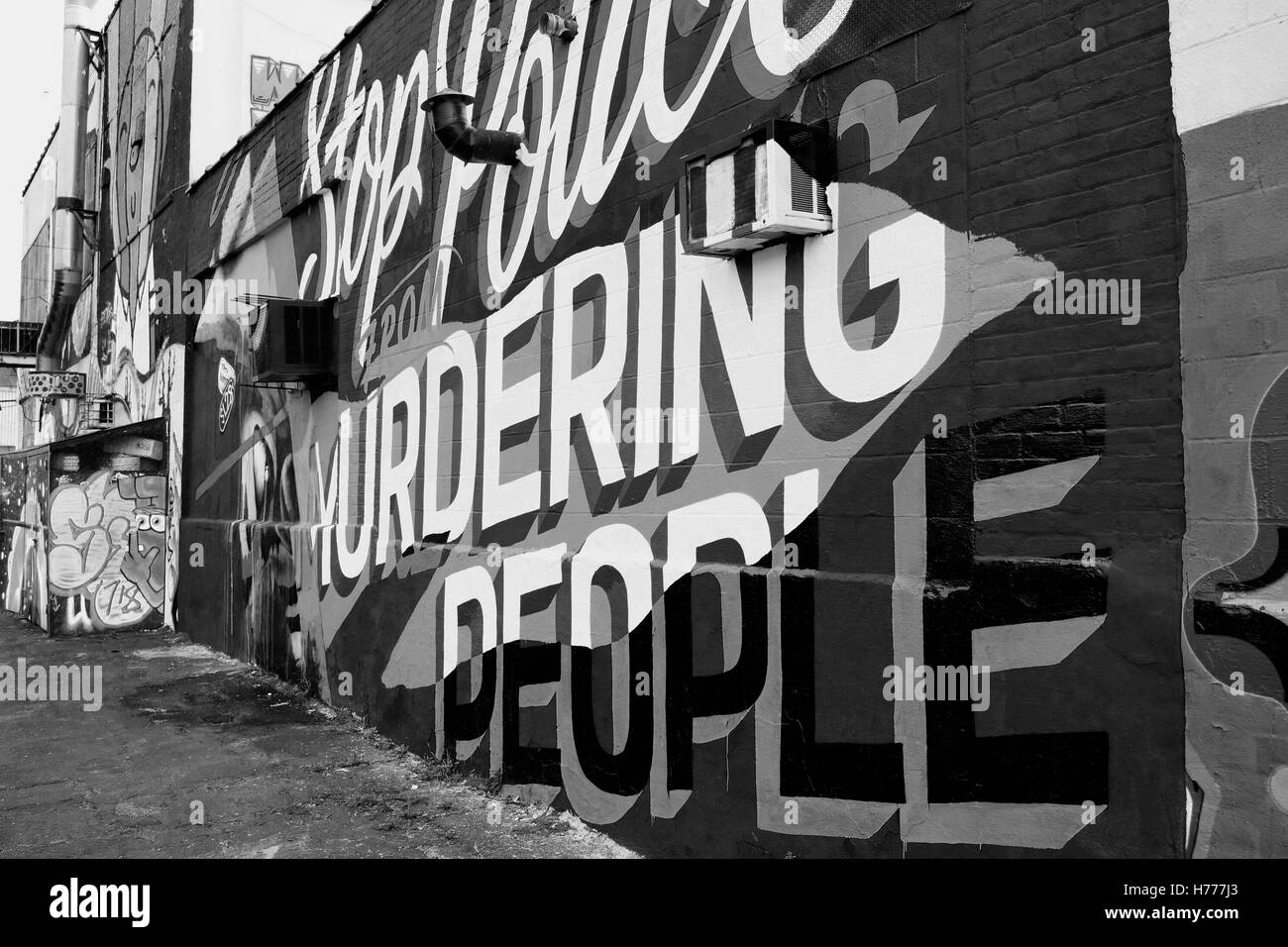 Photo murale Graffiti street art le long Meserole St à l'Est de la section du Nouveau-Brunswick / Williamsburg Brooklyn, New York City, USA Banque D'Images