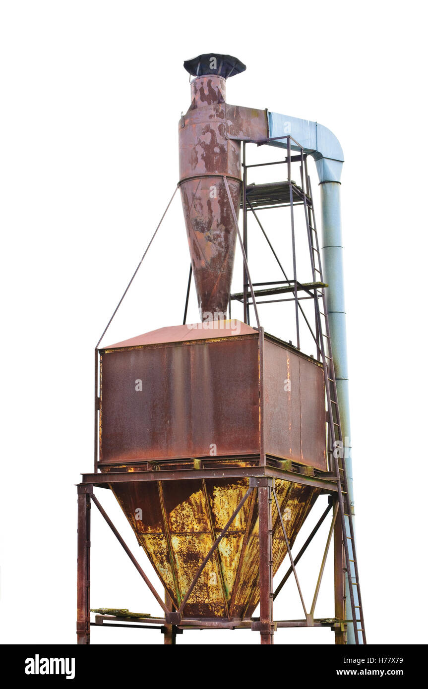 Purification de l'air la poussière cyclone de séparation, séparateur vortex ancien rouillé patiné abandonnés de l'air, les conduits des cônes isolés, rouillé Banque D'Images