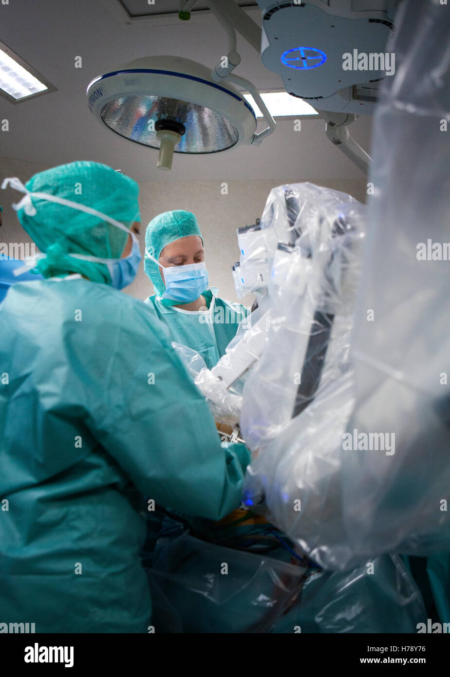 La chirurgie assistée par robot Banque D'Images