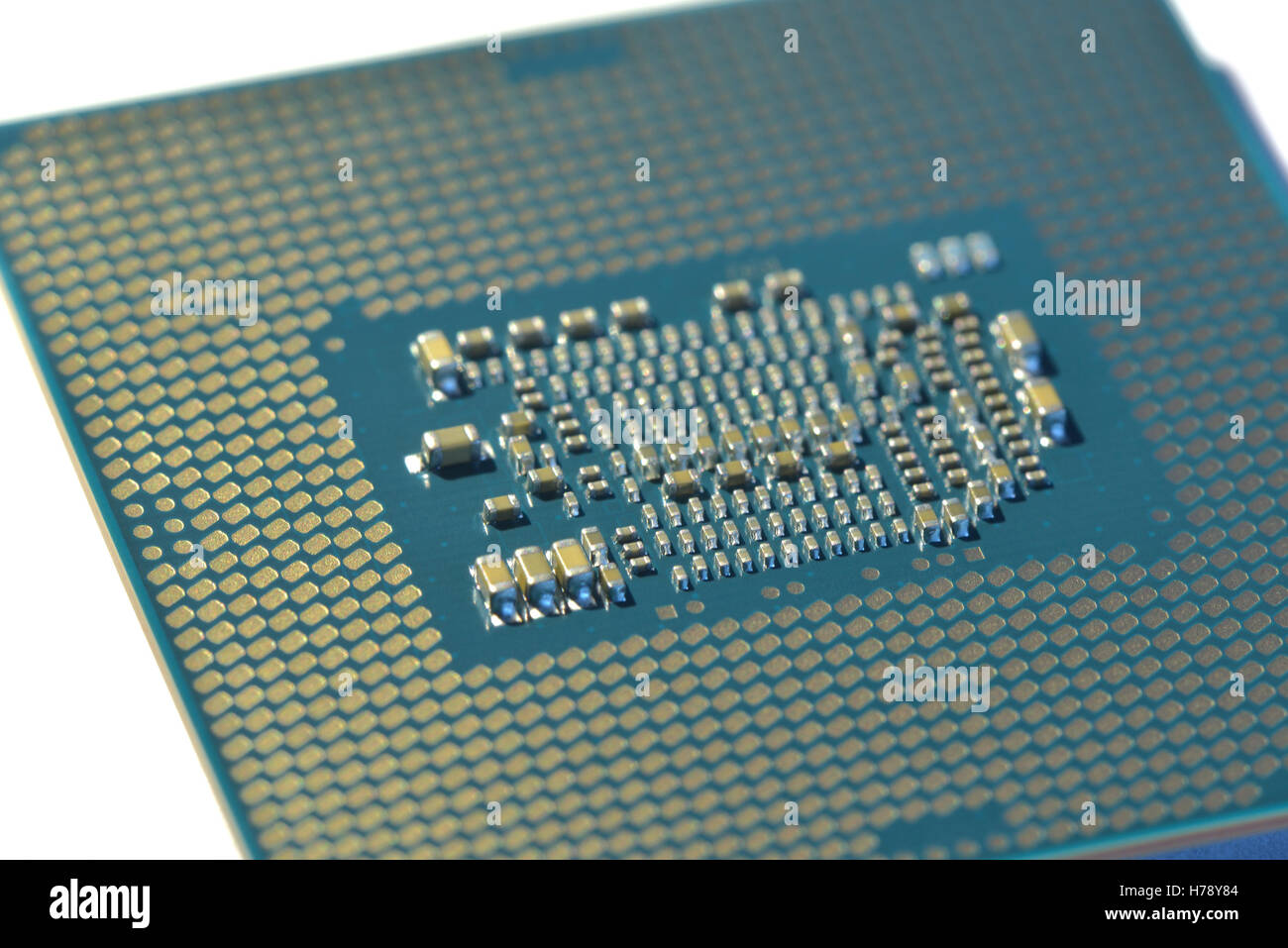 Verso d'une CPU avec les connecteurs et les plaquettes Banque D'Images