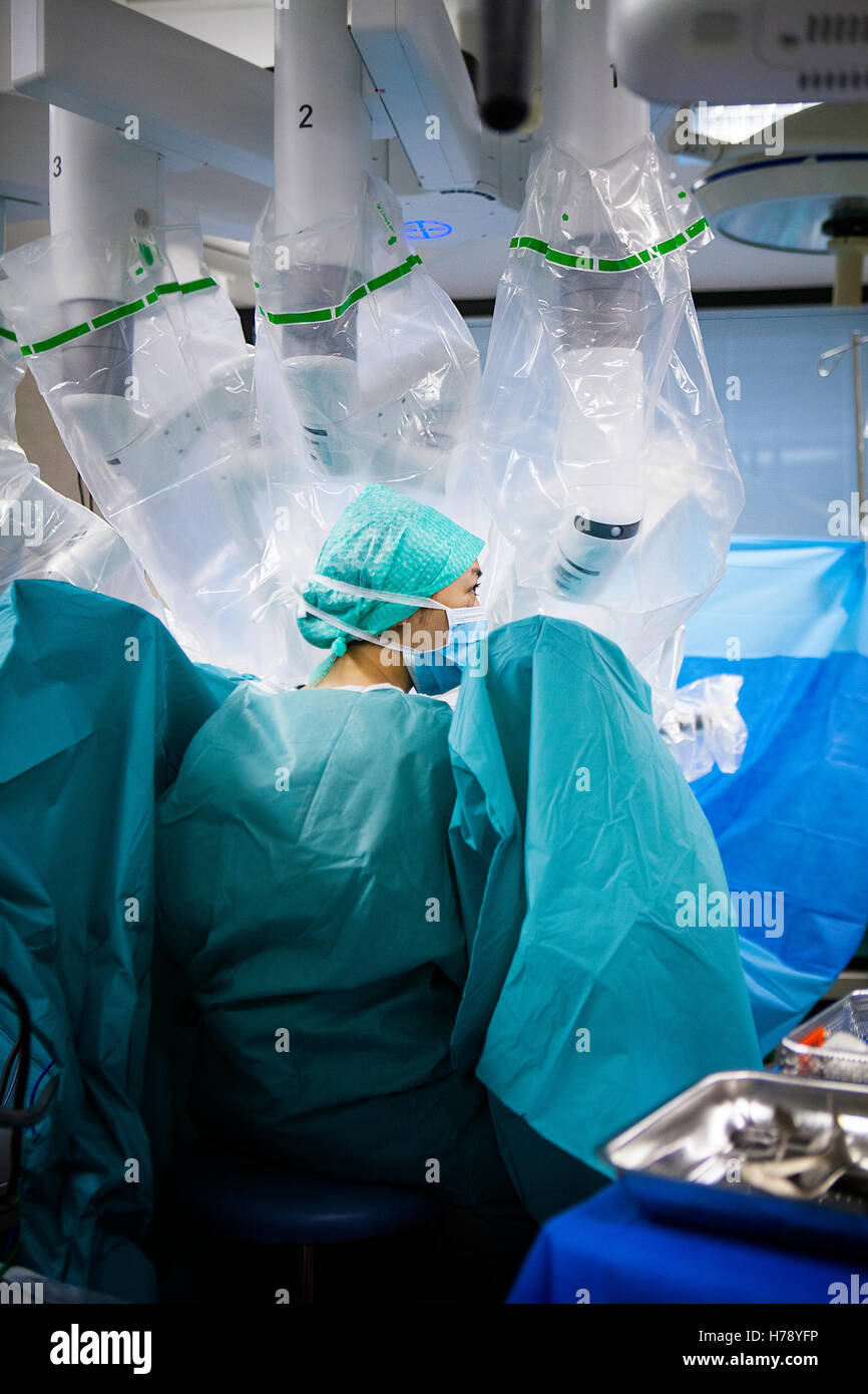 La chirurgie assistée par robot Banque D'Images