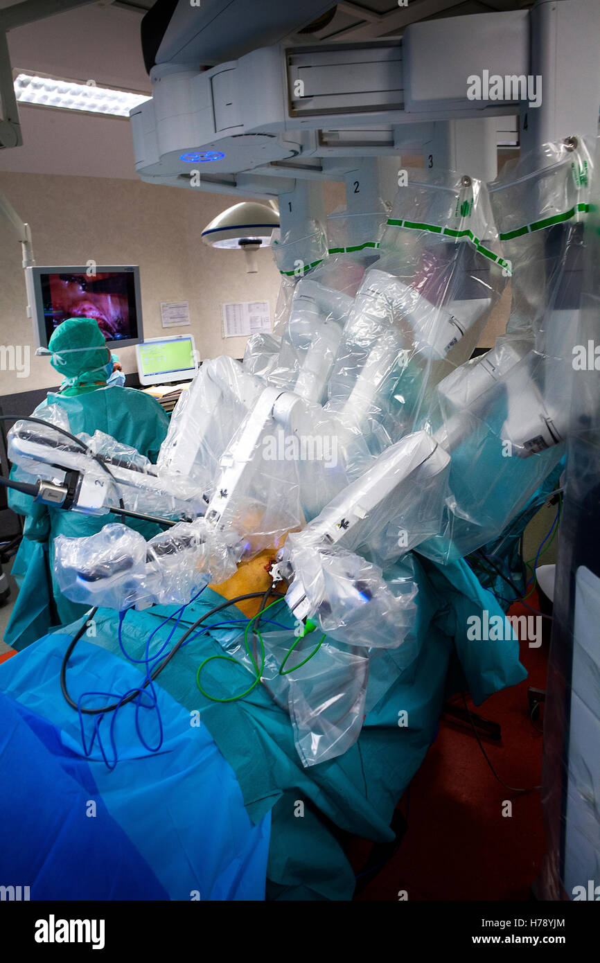 La chirurgie assistée par robot Banque D'Images