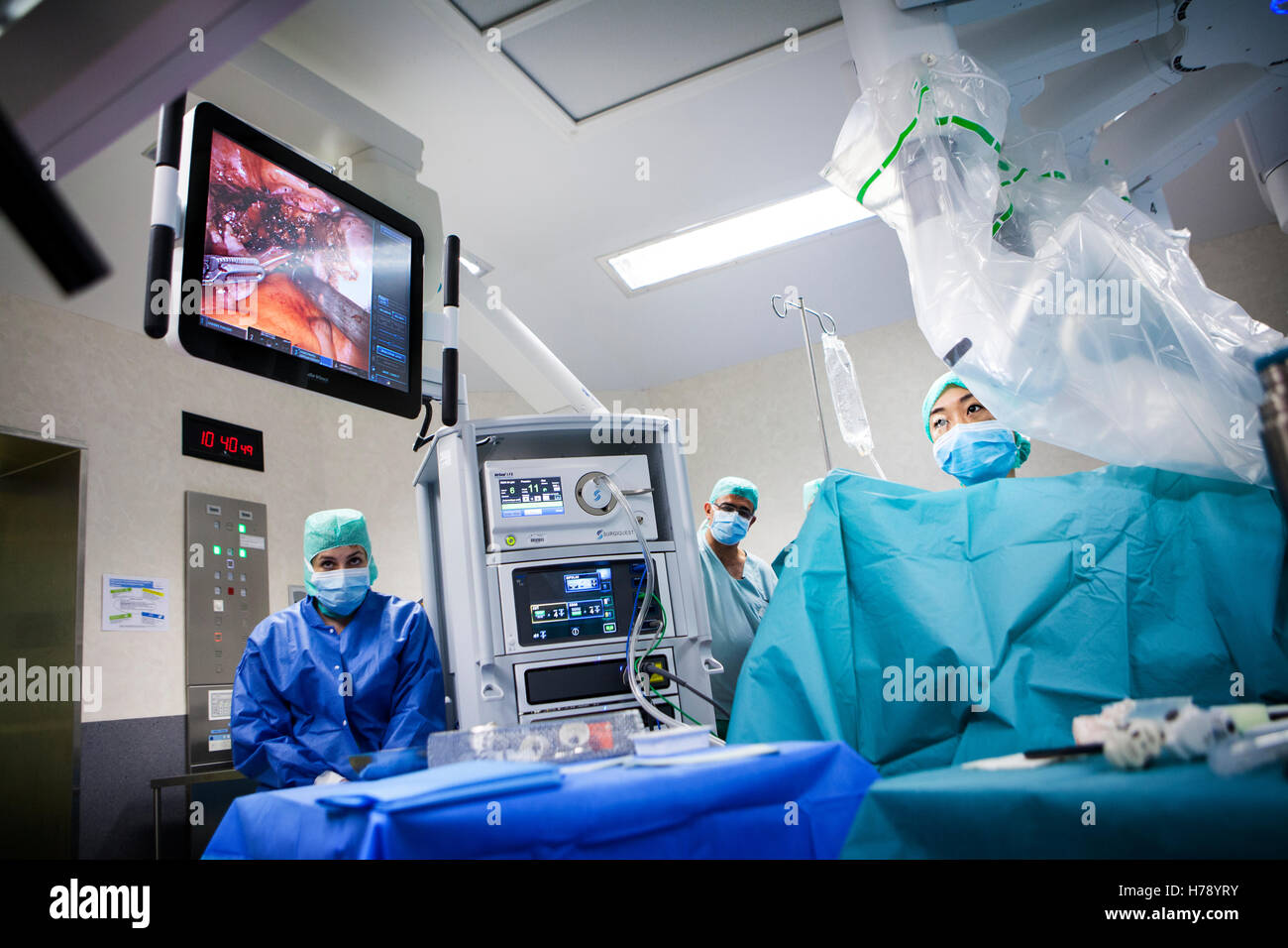 La chirurgie assistée par robot Banque D'Images