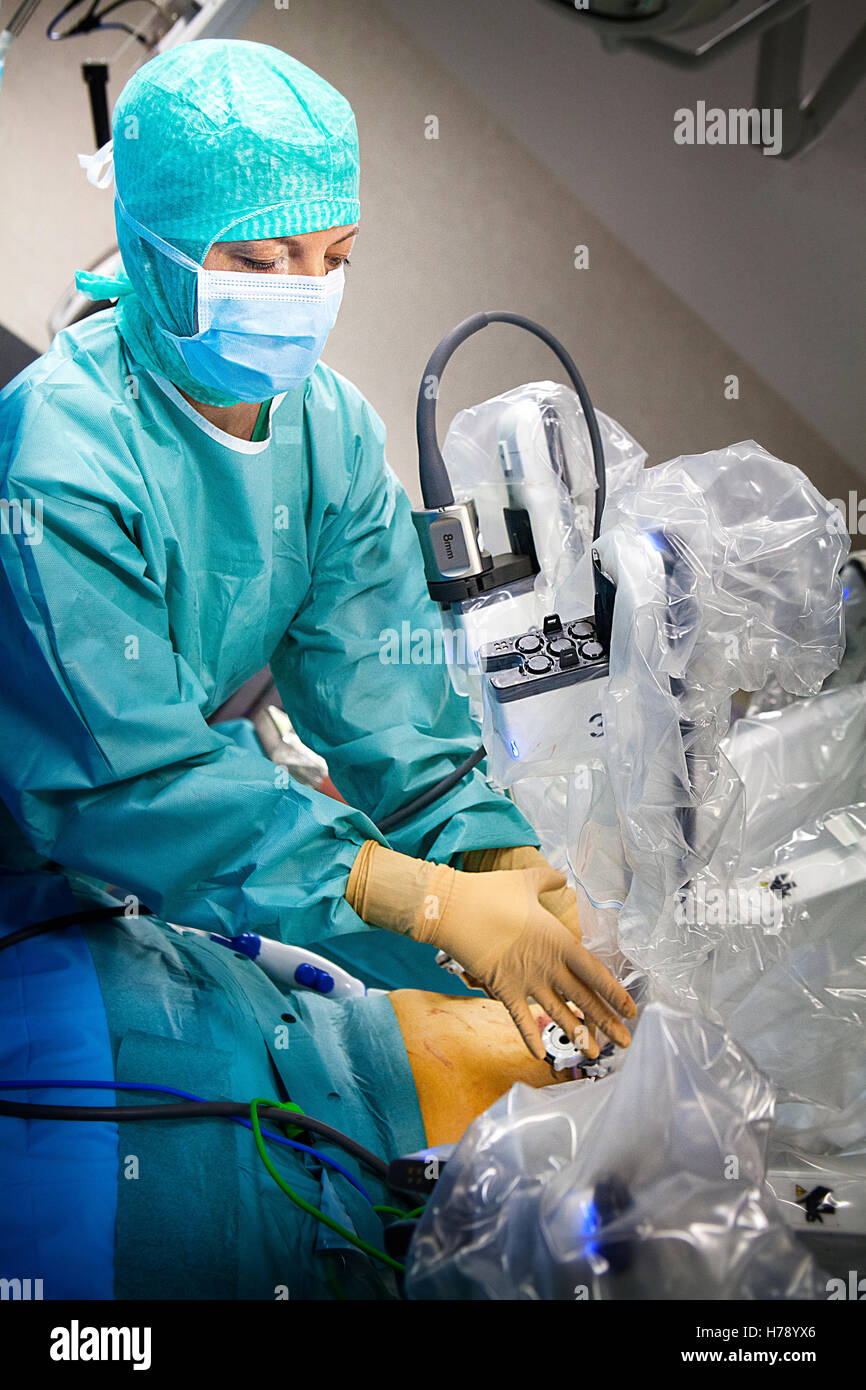 La chirurgie assistée par robot Banque D'Images