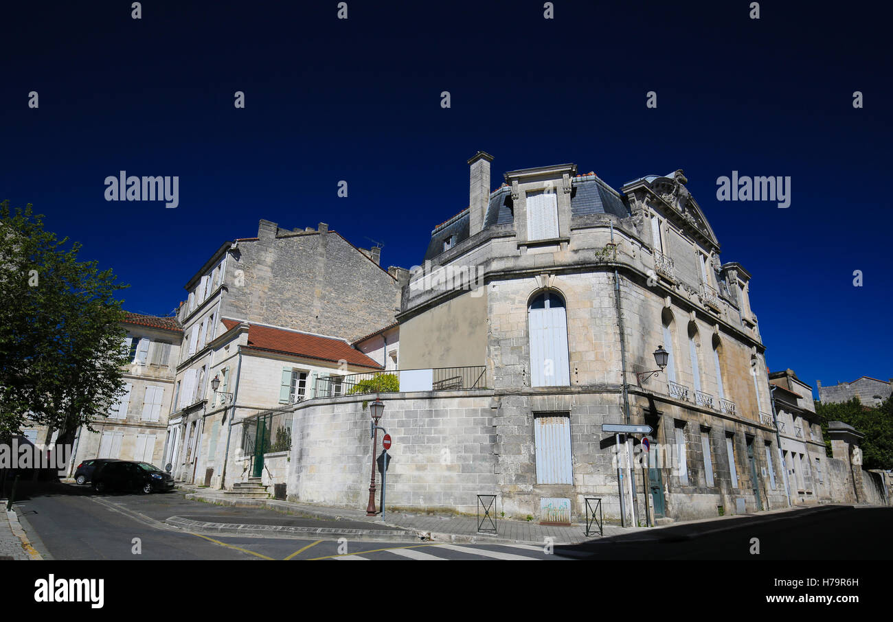 L'architecture typique d'Angoulême, capitale de la Charente, en France. Banque D'Images