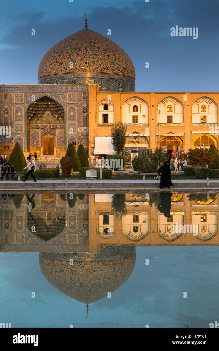 Naqsh-e Jahan Square esfahan la réflexion dans l'eau Banque D'Images
