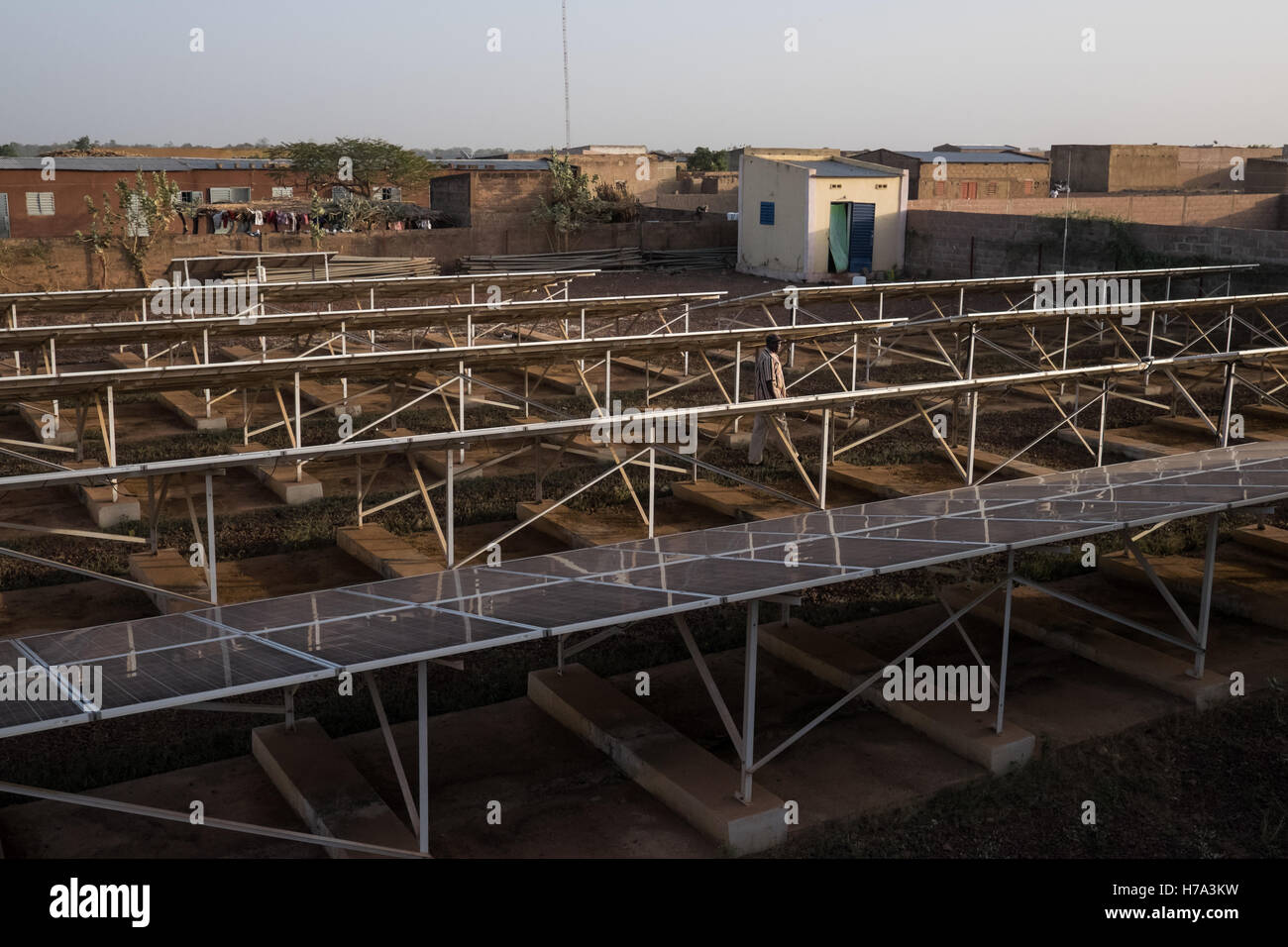 L'électrification rurale et de l'énergie solaire en Afrique subsaharienne. - 03/03/2016 - - M'pessoba (Mali), le 3 mars, 2016 : Solar center à M'pessoba. - Nicolas Remene / Le Pictorium Banque D'Images