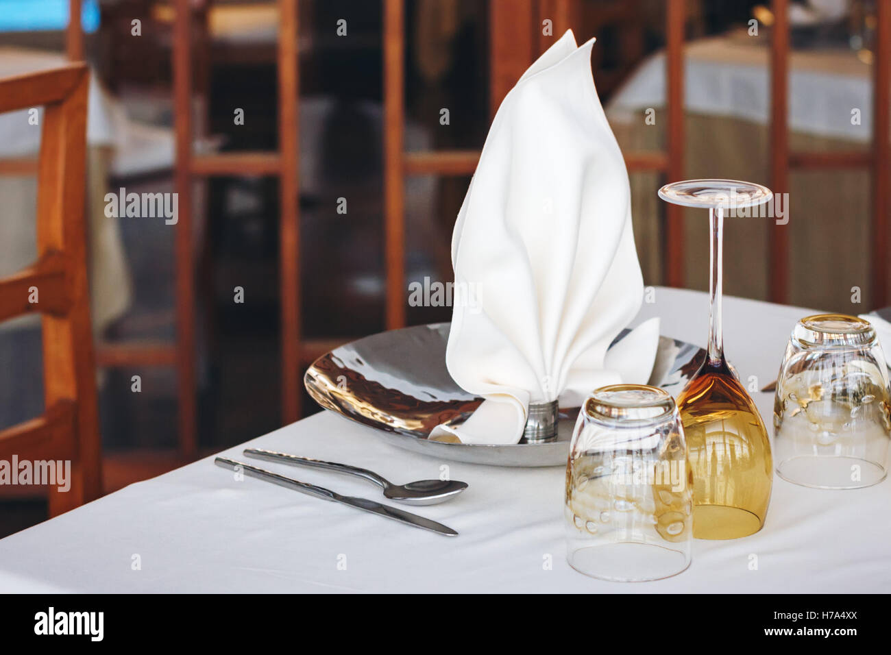 Vaisselle vide en restaurant, set de table Banque D'Images