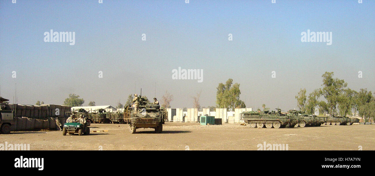 25 novembre 2004 L'ARMÉE AMÉRICAINE M1126 Stryker ICV à la base d'opérations avancée Marez à Mossoul, dans le nord de l'Irak. Banque D'Images