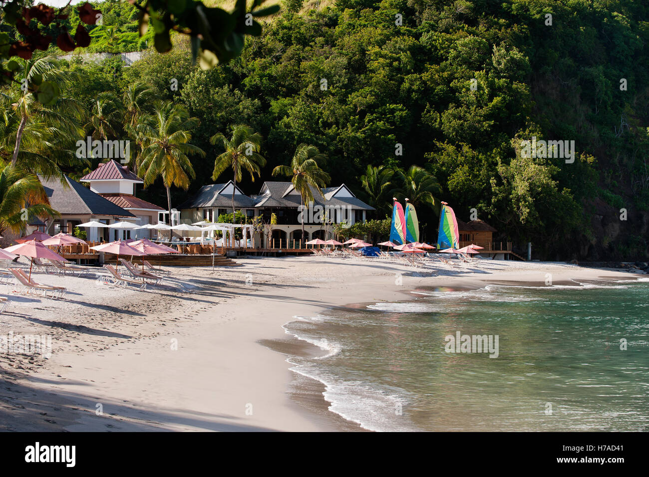 Plage isolée resort sur l'île des Caraïbes de St Lucia Banque D'Images