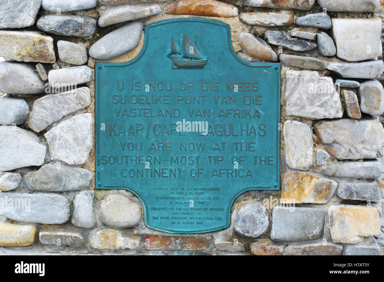 Afrique du Sud : le signe du cap des aiguilles, la pointe sud de l'Afrique où rencontrer des océans Atlantique et Indien Banque D'Images