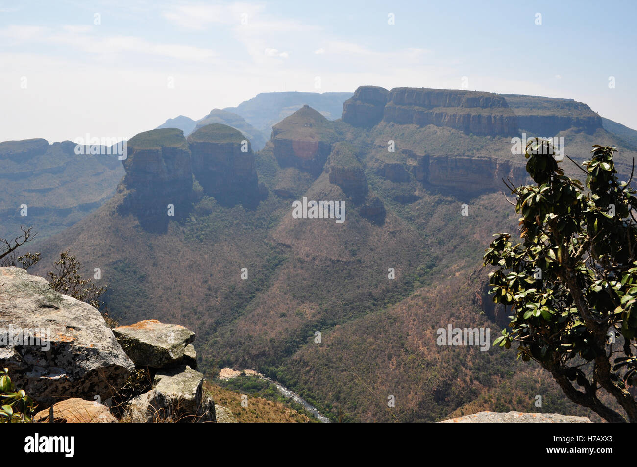 Afrique du Sud : Trois Rondavels au Blyde River Canyon, une énorme roche ronde serait rappelant les cabanes des peuples Banque D'Images