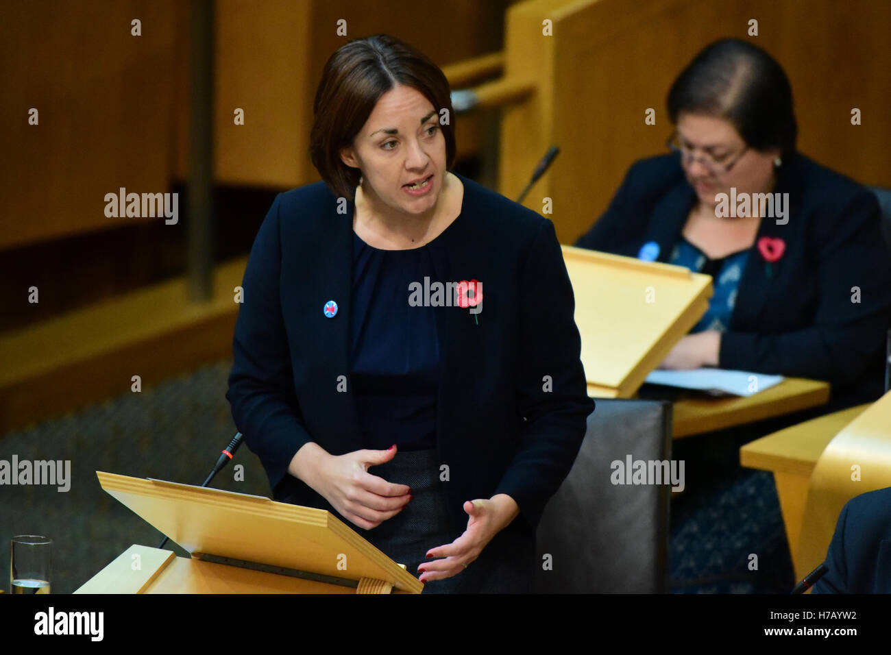 Edinburgh, Ecosse, Royaume-Uni, 03, novembre 2016. Leader travailliste écossais Kezia Dugdale Nicola Sturgeon défis sur les plans du gouvernement écossais pour les modifications apportées à la taxe d'habitation au premier ministre des questions au Parlement écossais, le Crédit : Ken Jack / Alamy Live News Banque D'Images