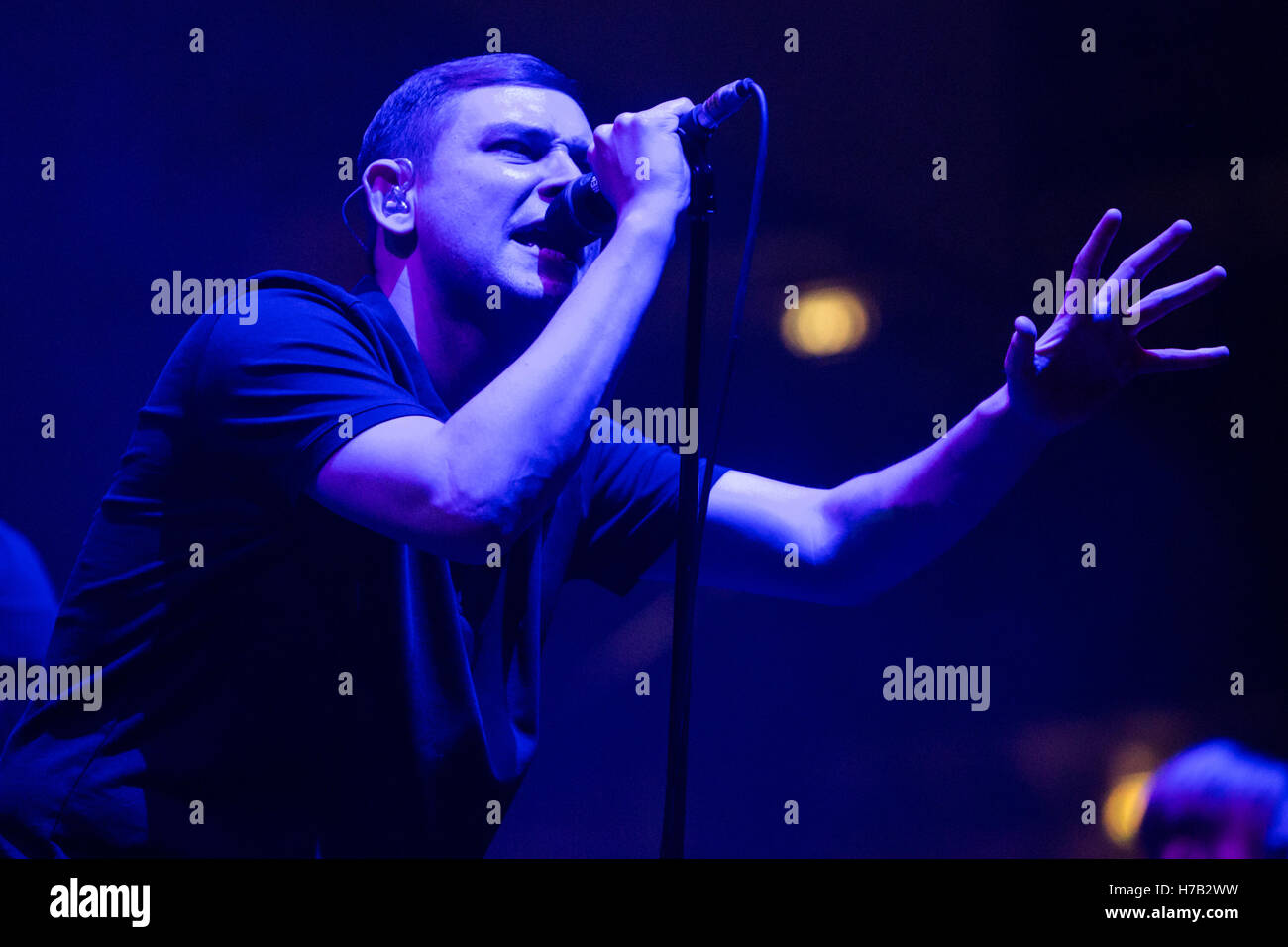 Milan, Italie. 2 novembre, 2016. Le groupe de rock écossais THE TWILIGHT SAD effectue sur scène le spectacle d'ouverture de la Cure Crédit : Rodolfo Sassano/Alamy Live News Banque D'Images