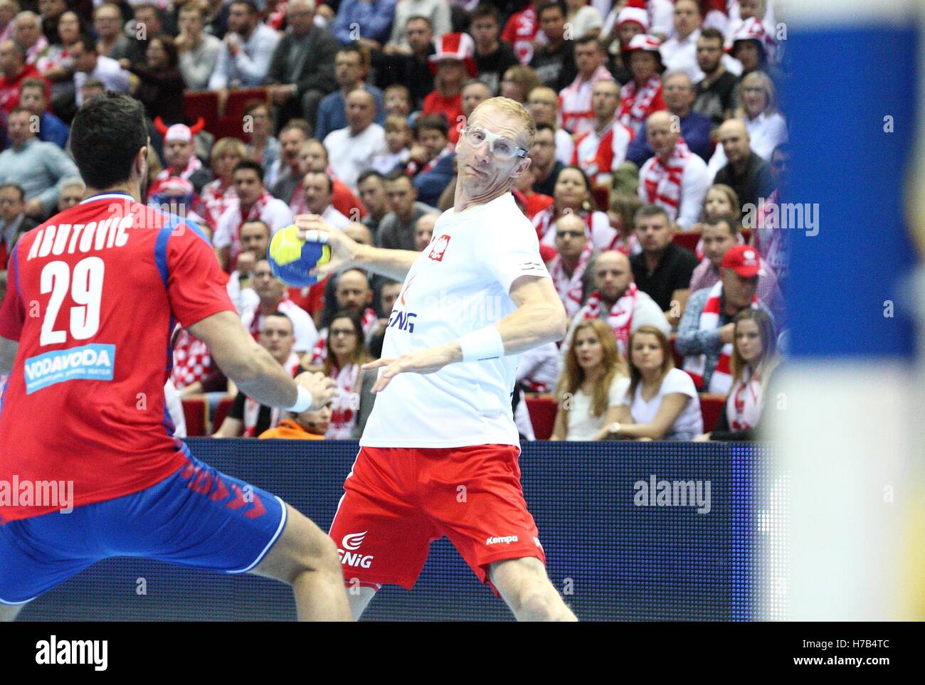 Gdansk, Pologne 3 novembre 2016 2018 Qualification Championnat d'Europe des hommes. Pologne / Serbie match à ERGO arena sports hall à Gdansk. Karol Bielecki (8) en action pendant le jeu est vu. Credit : Michal Fludra/Alamy Live News Banque D'Images