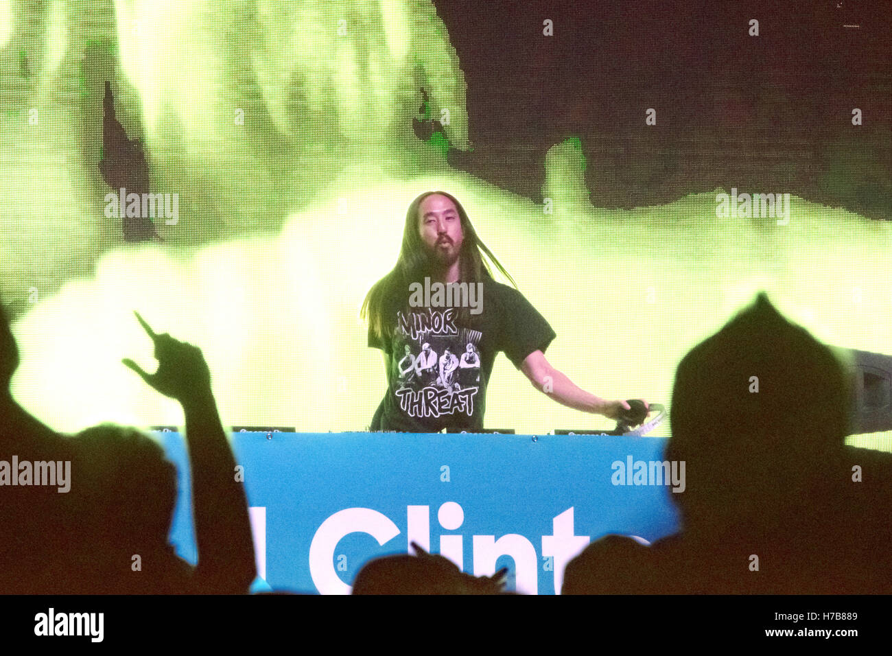 Las Vegas, USA. 06Th Nov, 2016. DJ Steve Aoki effectue pour étudiants UNLV à un concert de faire sortir le vote le 3 novembre 2016 à Cox Pavilion sur l'UNLV campus à Las Vegas, NV. Crédit : l'accès Photo/Alamy Live News Banque D'Images