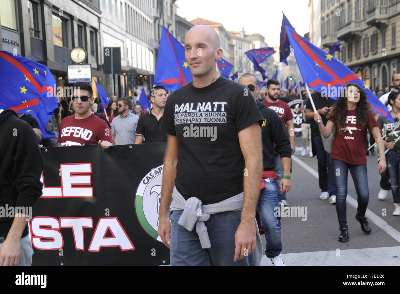 Milan, Italie, démonstration du groupe néofasciste Casa Pound à l'encontre de la Communauté européenne Banque D'Images