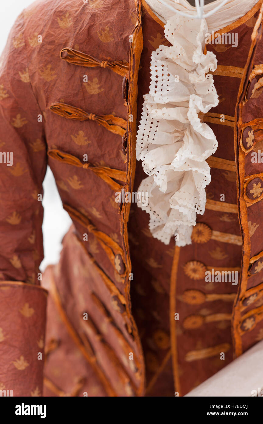 À partir de détails Veste avec col en dentelle, réplique historique garmets papier, par Isabelle de Borchgrave Banque D'Images