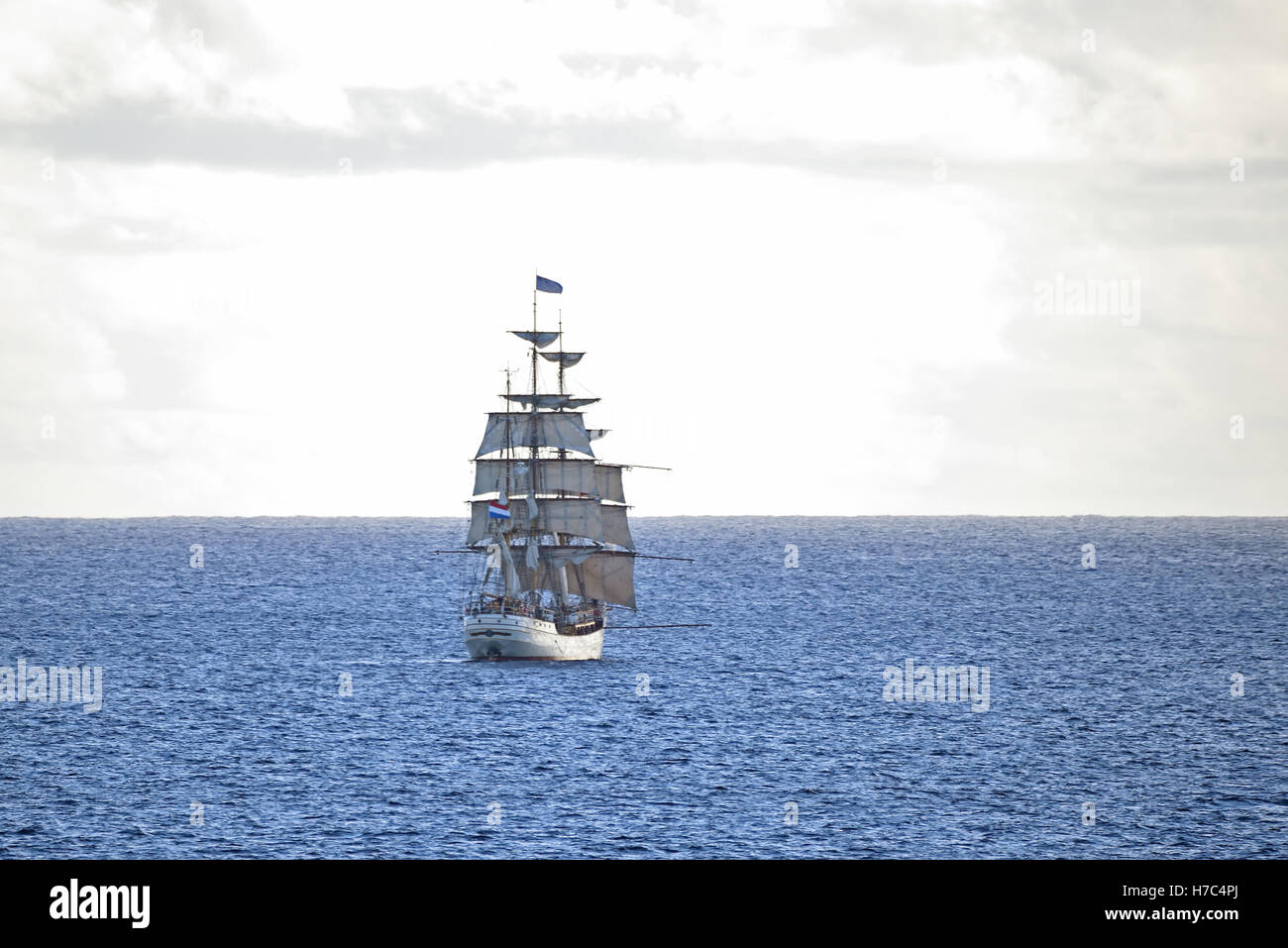 Le grand voilier néerlandais 'Europa', au départ de l'île de l'Ascension de Georgetown dans l'océan Atlantique Sud Banque D'Images