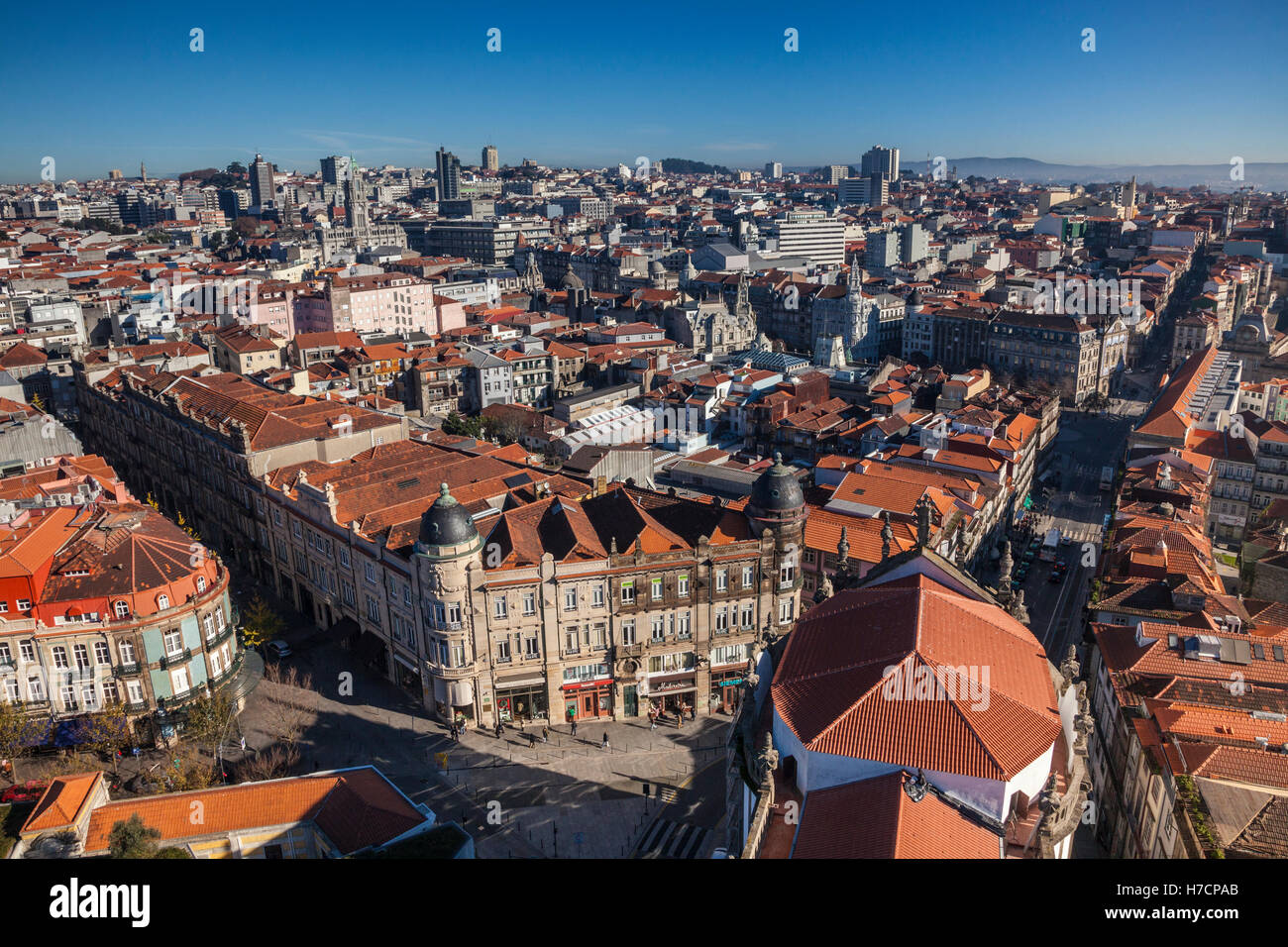 Sur les toits de la ville de Porto, un site du patrimoine de l'UNESCO ville, Portugal, Europe Banque D'Images