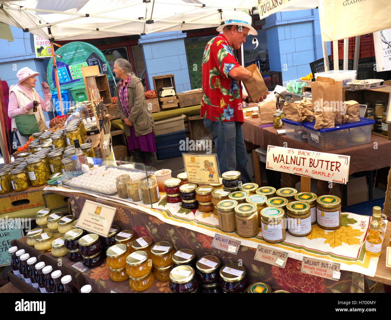 Farmers Market stall spécialisé dans les produits de noix sur l'Embarcadero Ferry PLAZA FARMERS MARKET Ferry Building San Francisco USA Banque D'Images