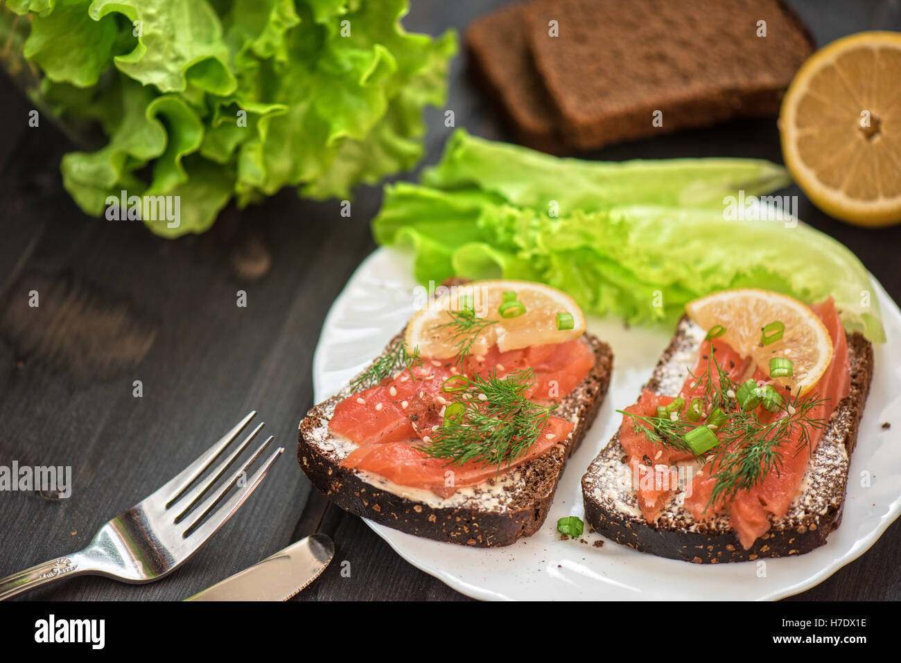 Pour le petit-déjeuner sandwich au saumon Banque D'Images