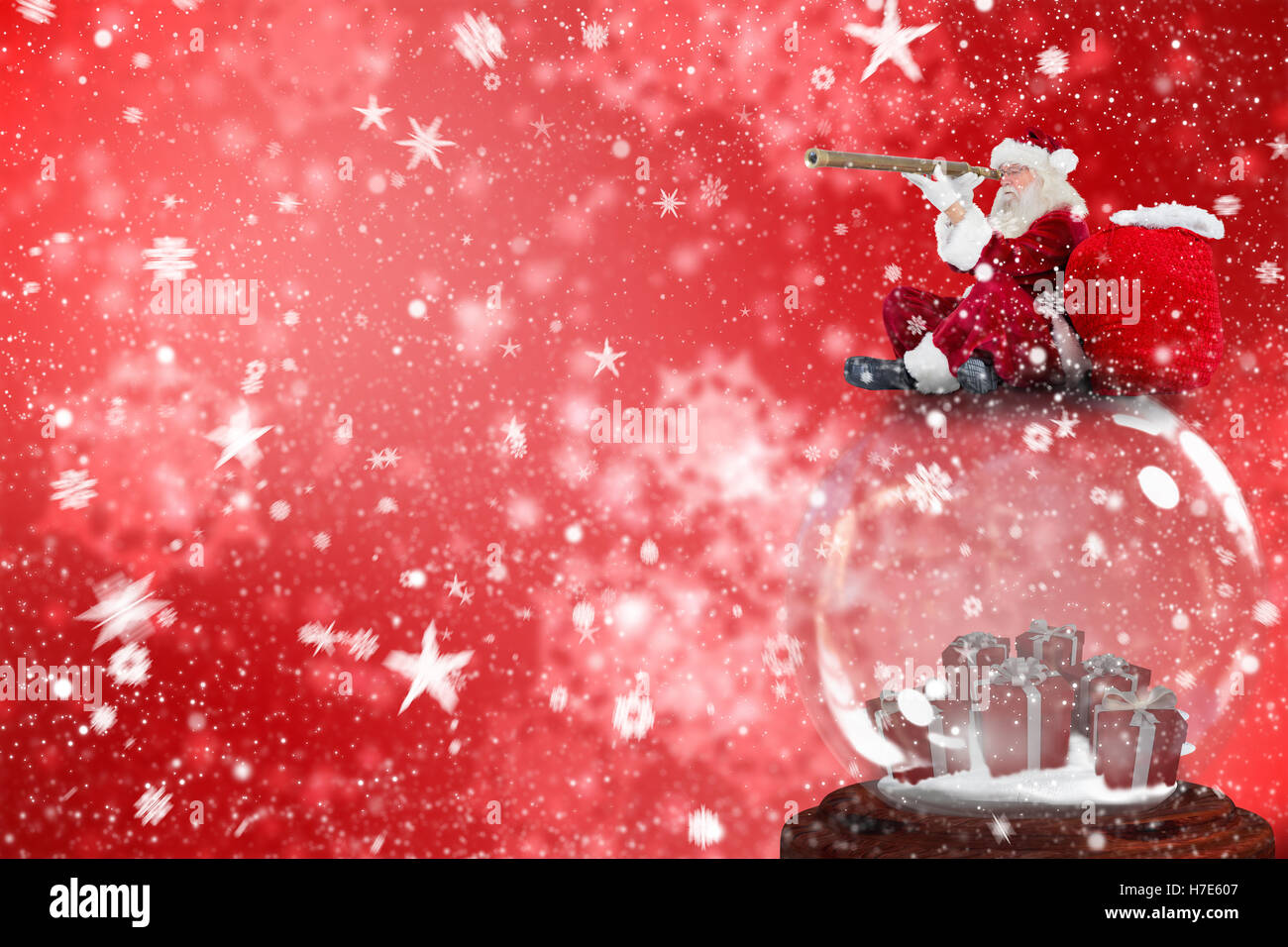 Santa sitting on snow globe contre conception flocon délicat généré numériquement Banque D'Images