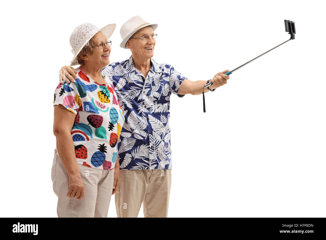Les touristes d'âge mûr en tenant un bâton avec un selfies isolé sur fond blanc Banque D'Images