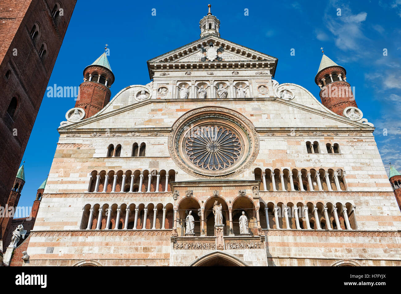 Façade romane de la cathédrale romane de Crémone, commencé 1107 avec, plus tard, gothique, Renaissance et des éléments baroques, Cremona Banque D'Images