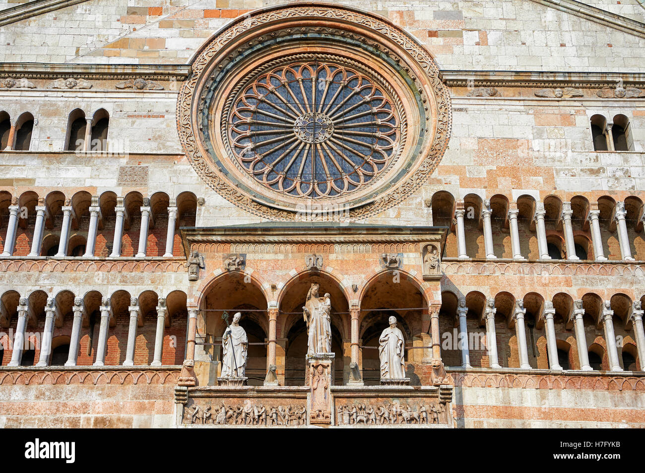 Façade romane de la cathédrale romane de Crémone, commencé 1107 avec, plus tard, gothique, Renaissance et des éléments baroques, Cremona Banque D'Images