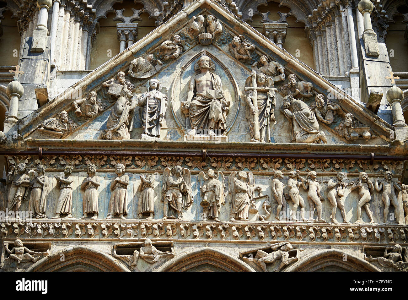 Sculptures et d'architecture gothique tardif des ajouts à la façade de la cathédrale romane du xiie siècle Ferrara, Italie Banque D'Images