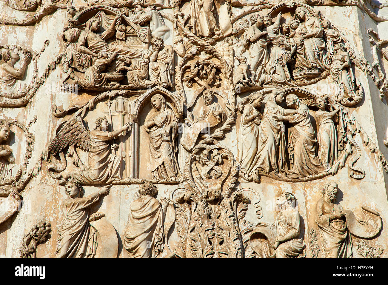 Bas-relief de la vie de la Vierge Marie par Maitani circa1310, façade gothique toscan, Cathédrale d'Orvieto, Ombrie, Italie Banque D'Images