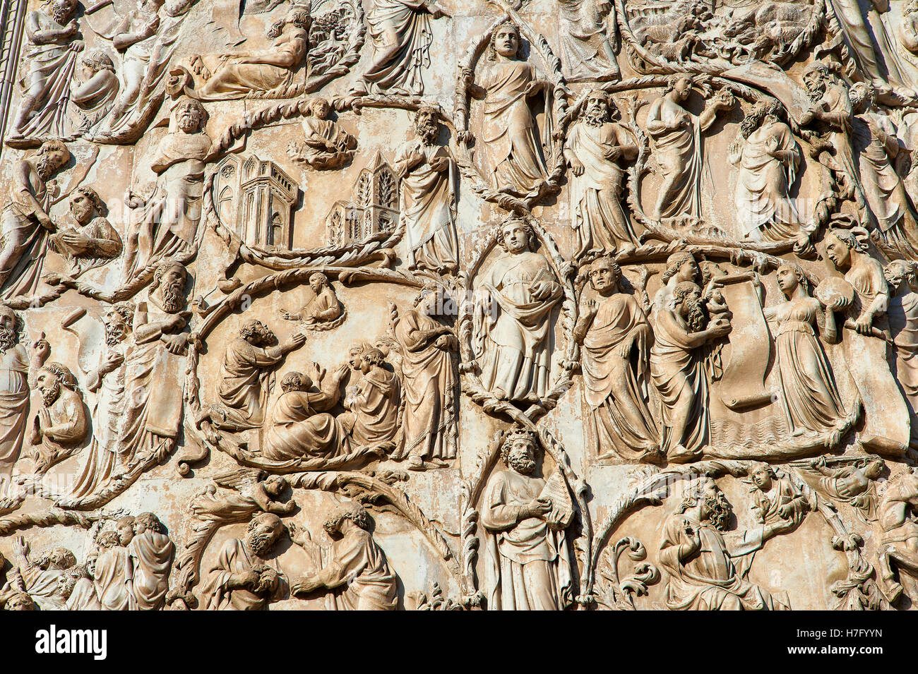 Sculpture bas-relief de bord de la Bible par Maitani, vers1310, façade gothique toscan, Cathédrale d'Orvieto, Ombrie, Italie Banque D'Images