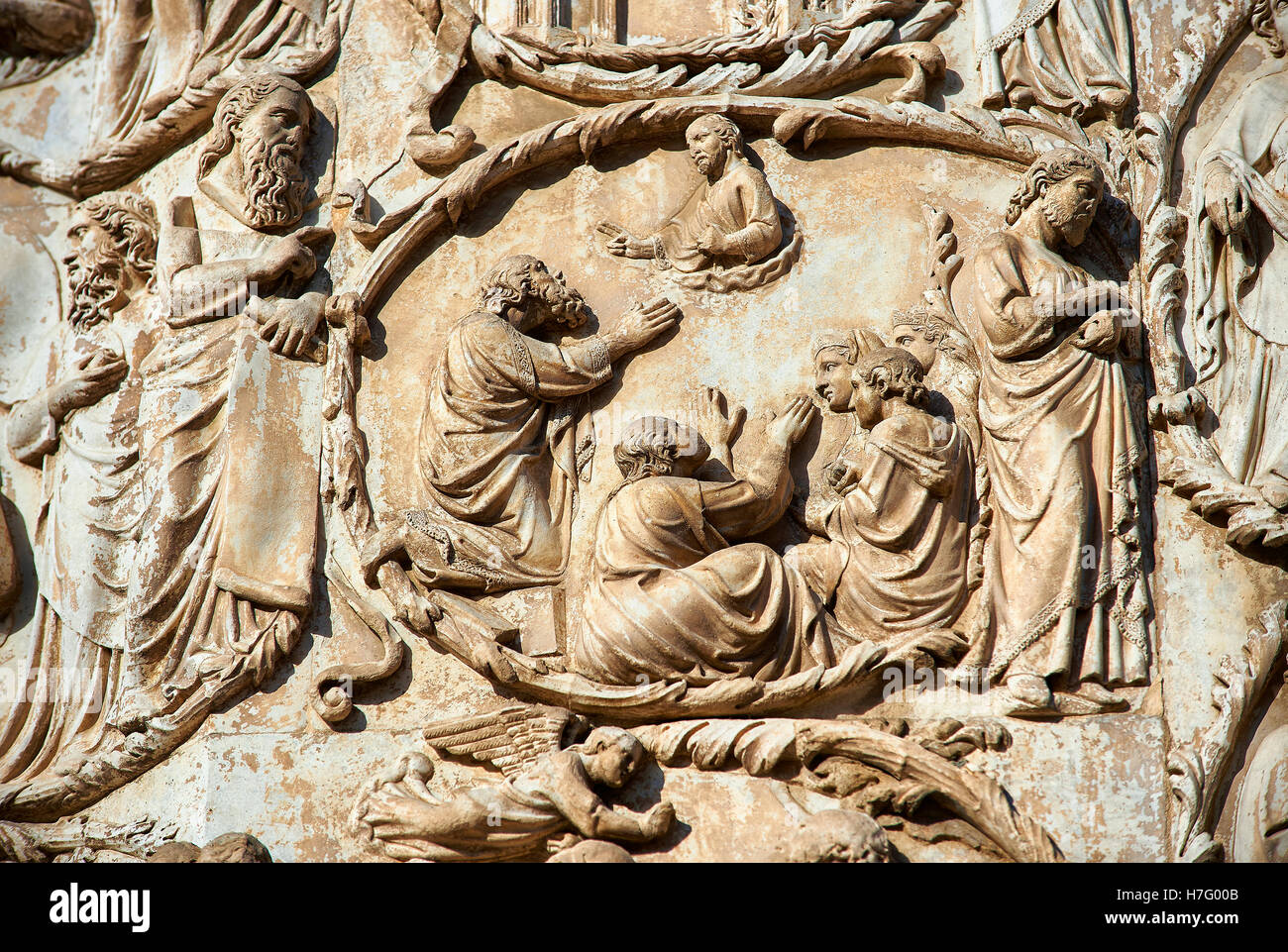 Sculpture bas-relief de bord de la Bible par Maitani circa1310, façade gothique toscan, Cathédrale d'Orvieto, Ombrie, Italie Banque D'Images